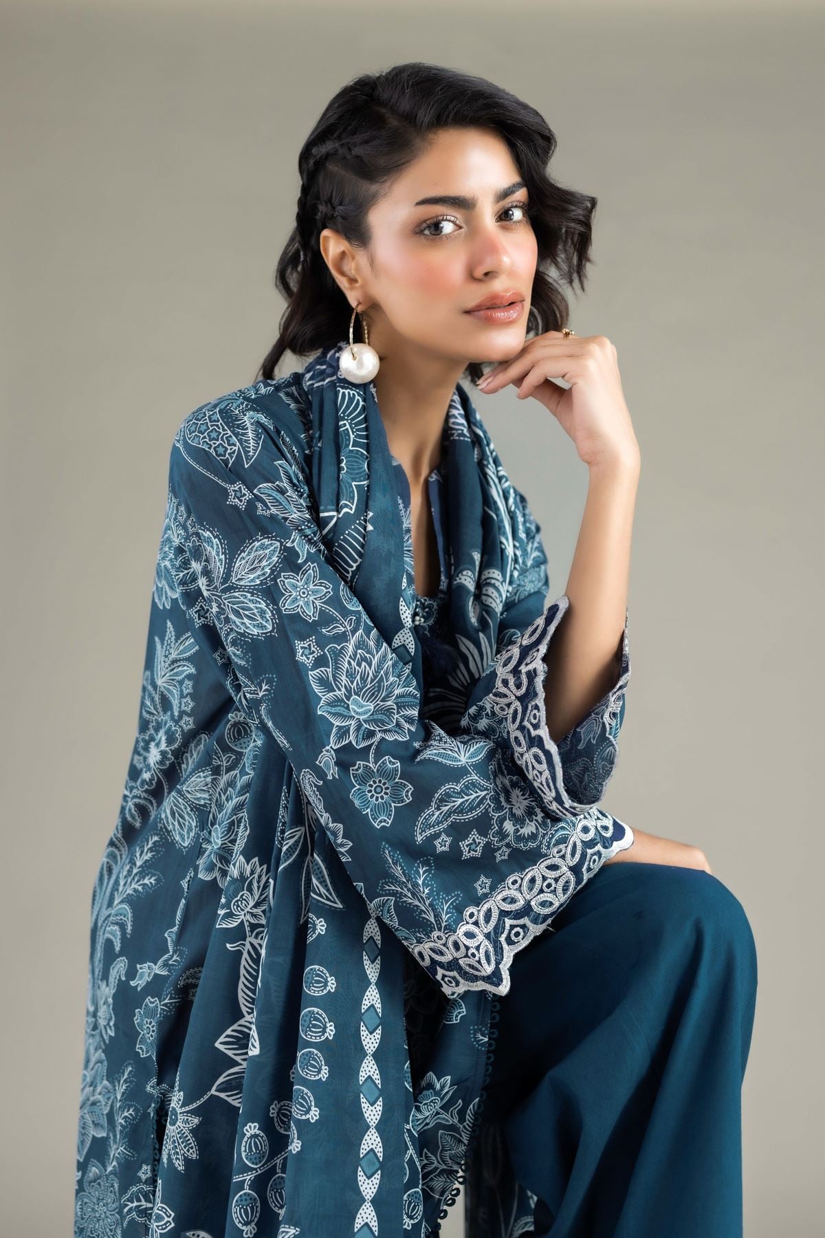 Embroidered Lawn Three Piece Suit - T-A22-26-102FF1-VG