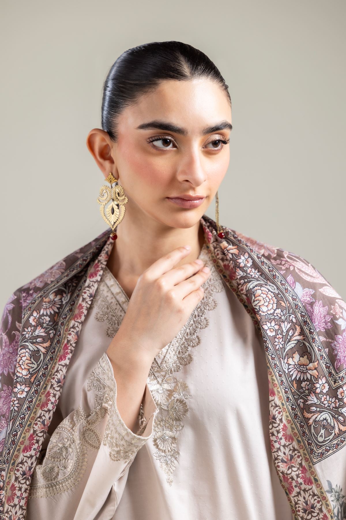 Embroidered Lawn Lawn Paisley Dupatta - 1-26-118-C-D-VG
