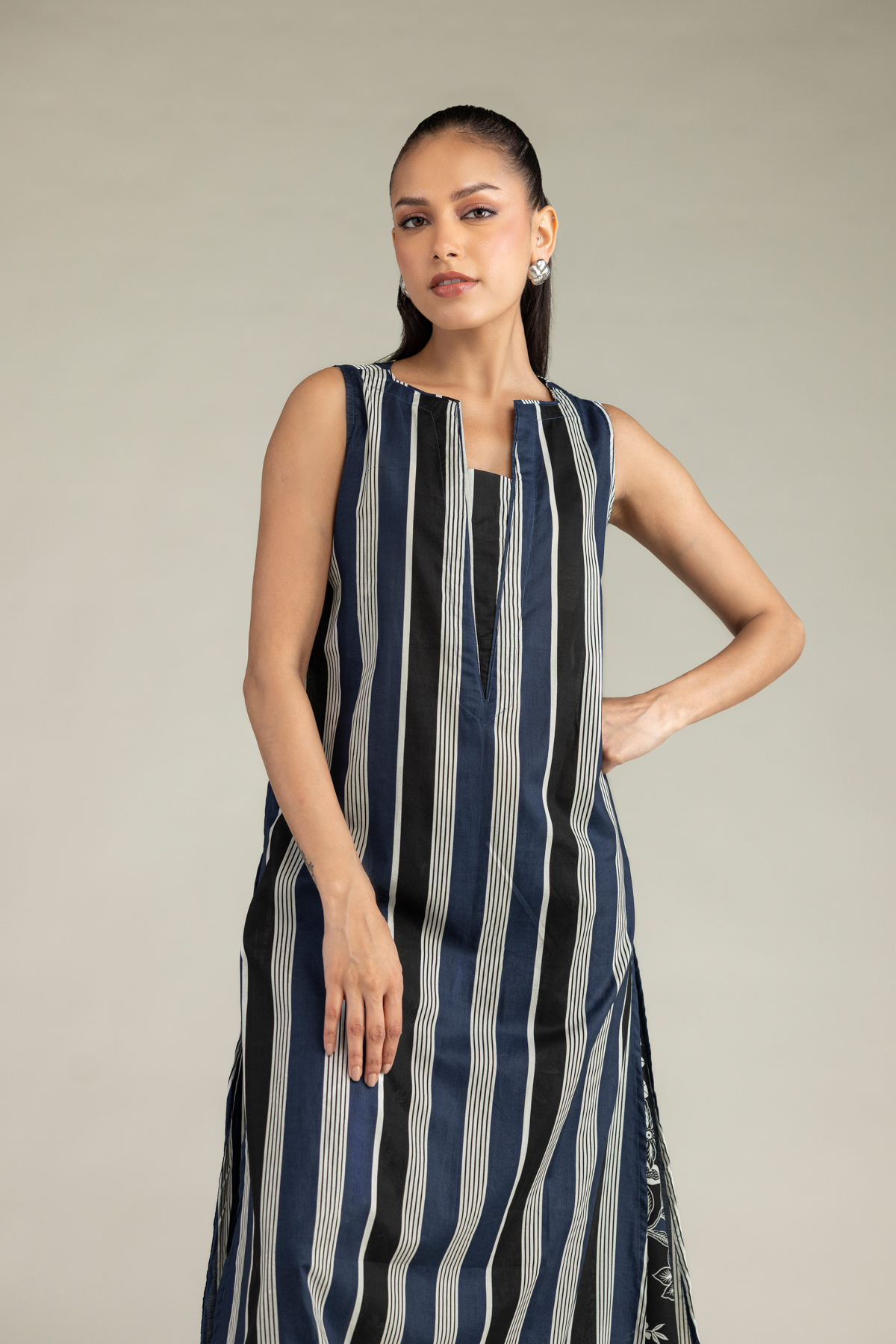 Printed Cambric Sleeveless Longline Kurta - 2-26-308-A-G1-VG