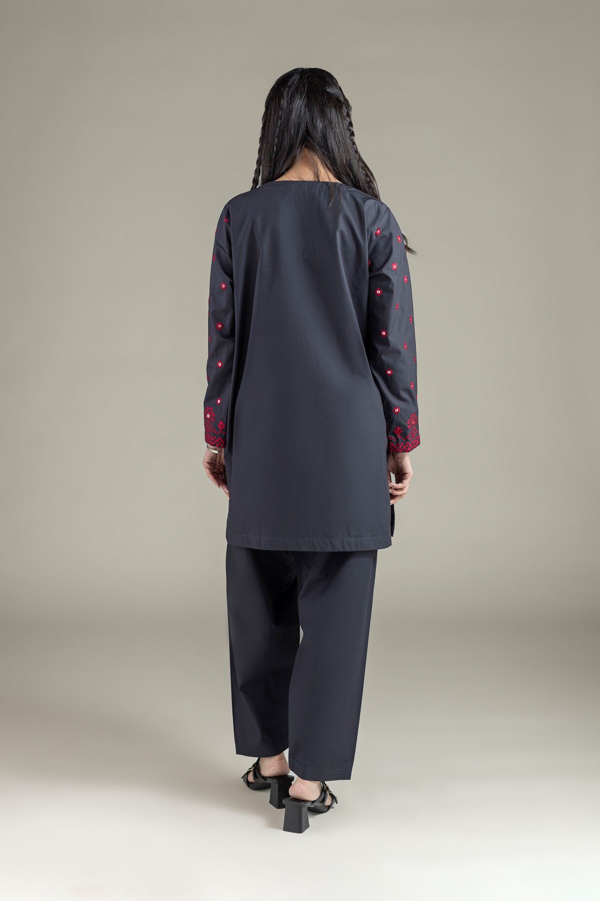 Embroidered Poplin Kurta - 25-08-8E7-04TA-VG