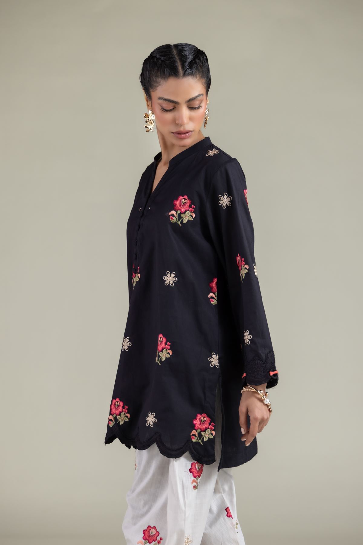 Embroidered Textured Cotton Floral V-Neck Kurta - 25-00-X2-08TB-VG