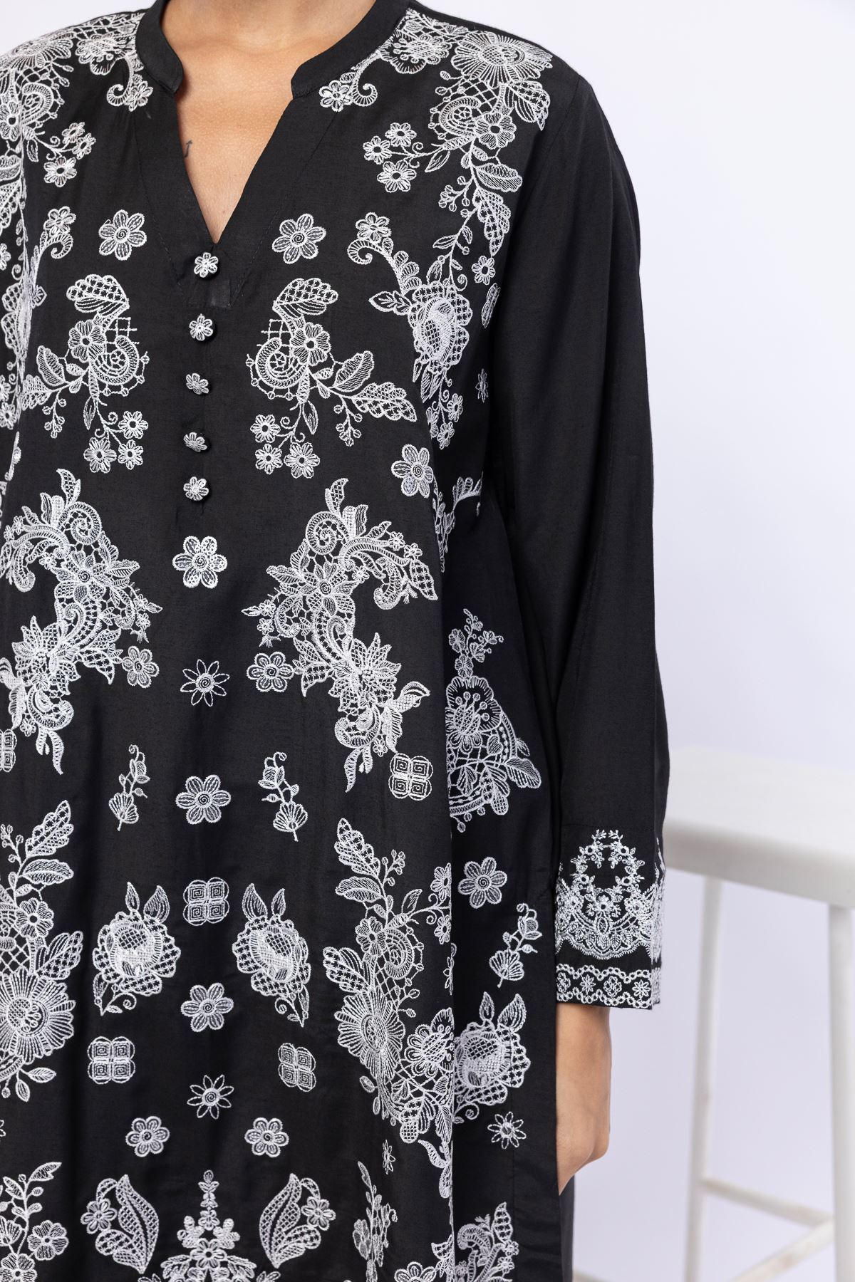 Embroidered Raw Silk Kurta - 25-09-10E5-08TB-VG