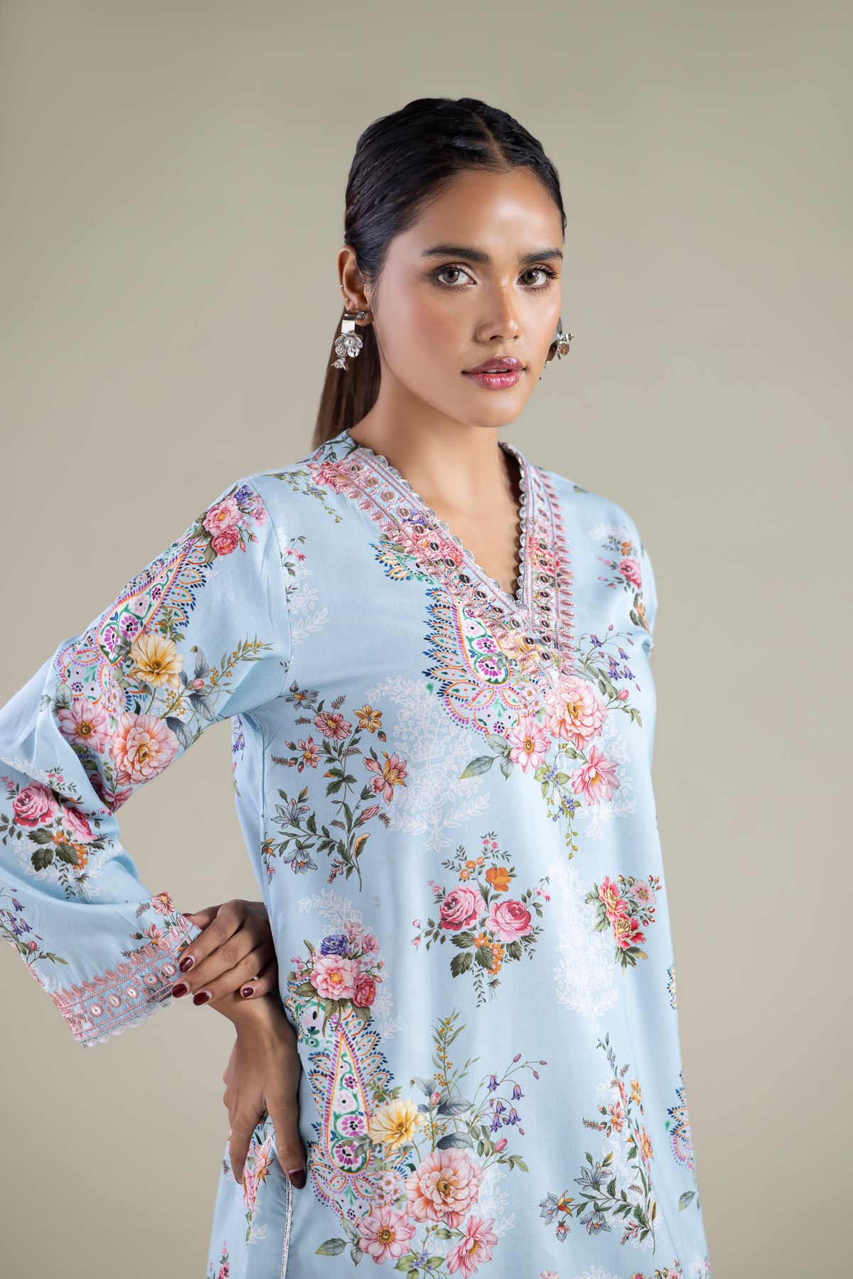 Embroidered Viscose Paisley V-Neck Kurta - 1-26-143-A-D-VG