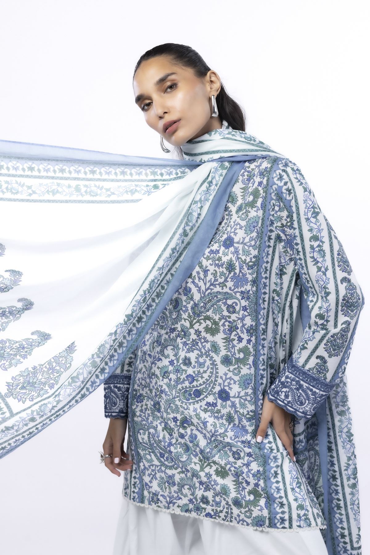 Embroidered Lawn Fabrics 3 Piece - T-A22-26-108FC-VG