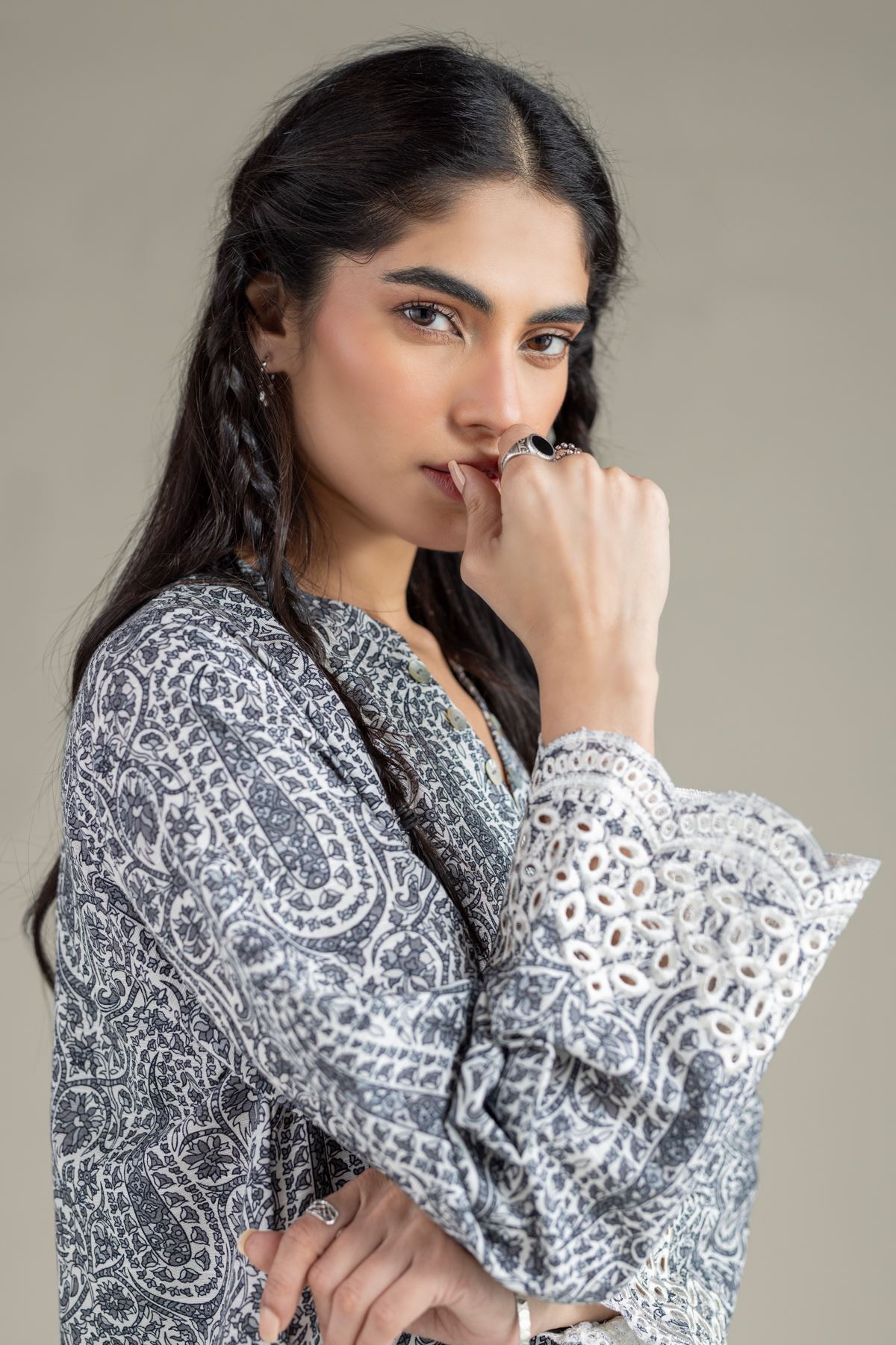 Embroidered Khaddar Kurta - 25-02E23-04TB-VG