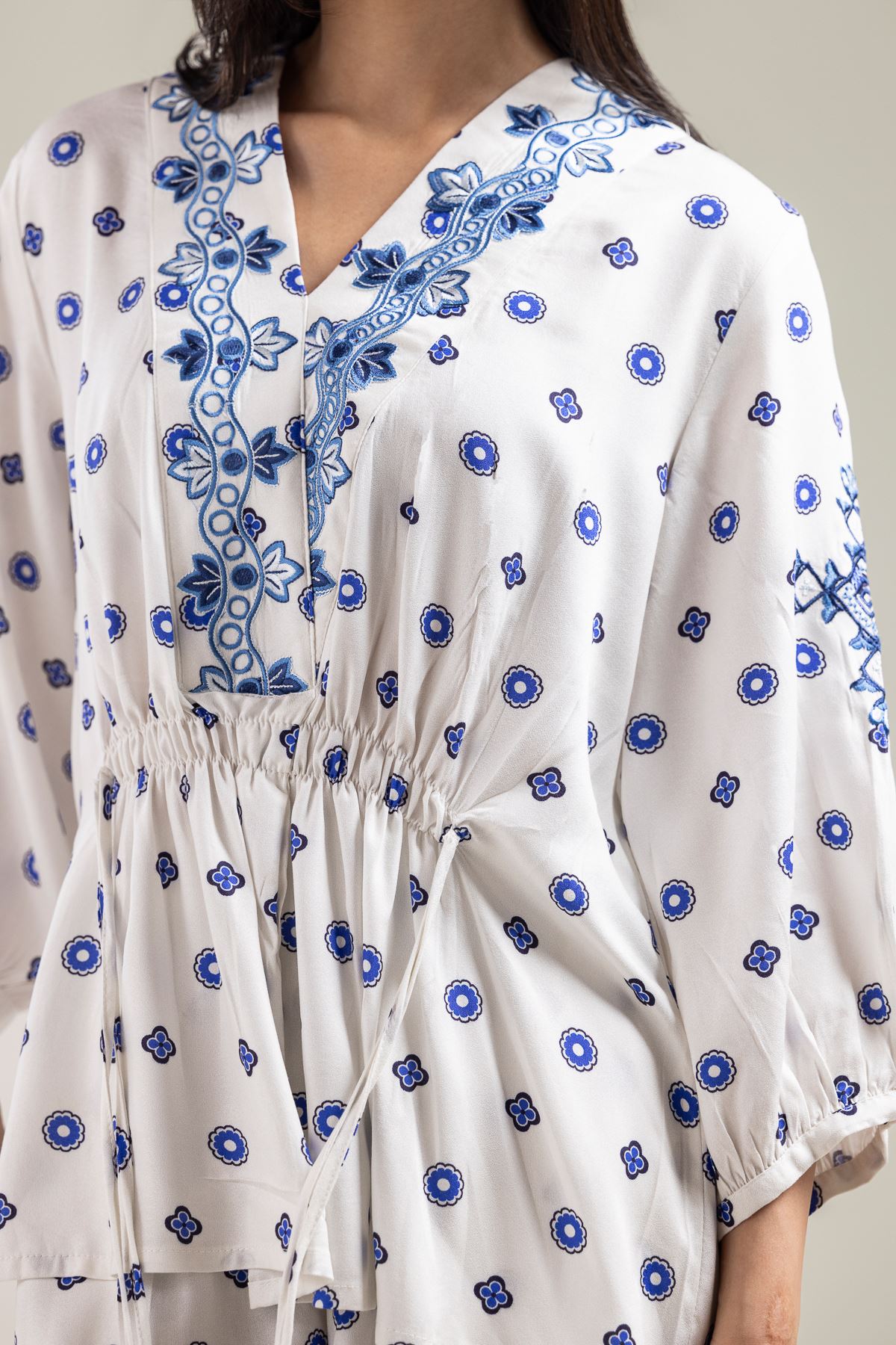 Embroidered Viscose Crepe Short White Blouse - 1-26-142-A-D-VG