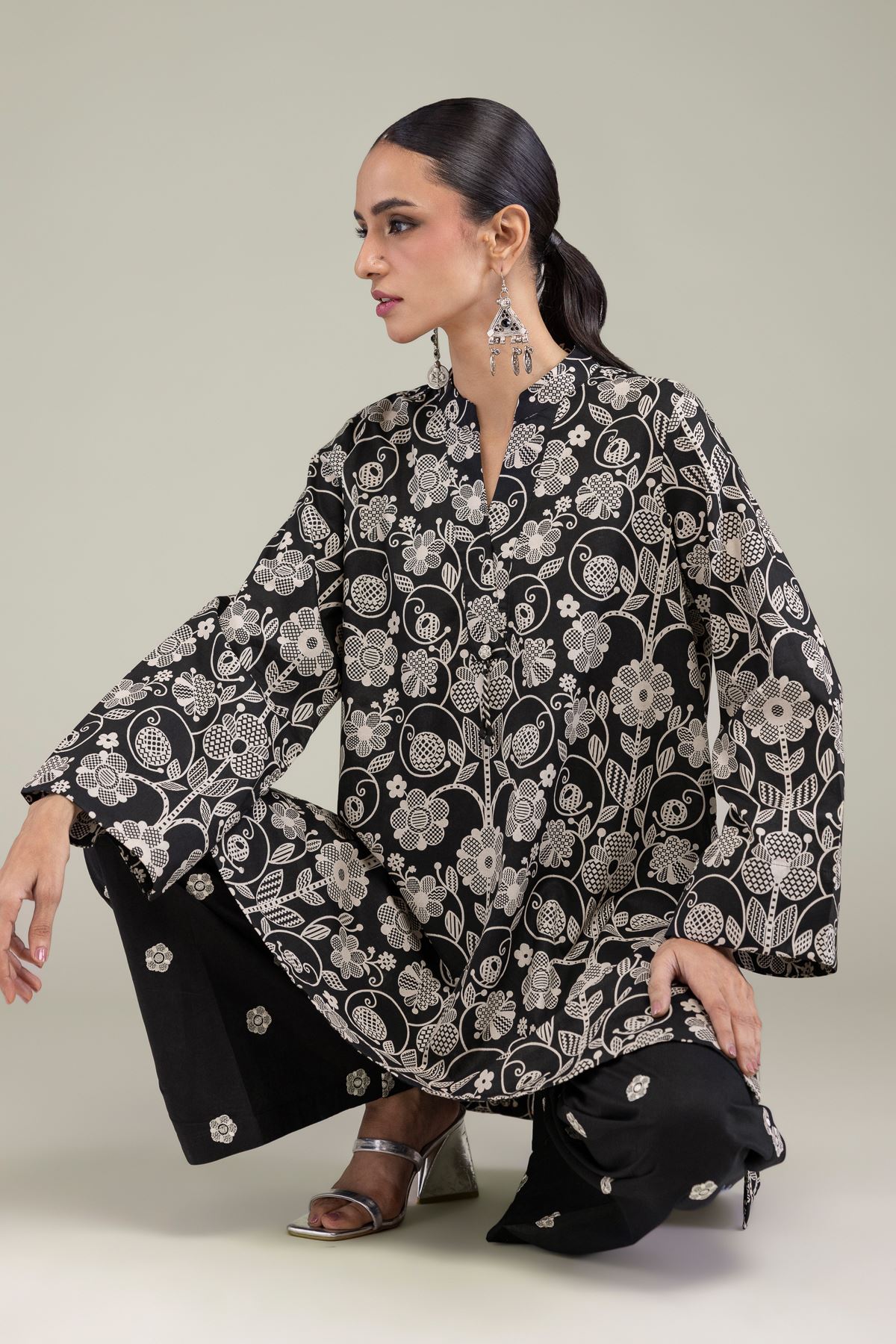 Embroidered Cambric Black V-Neck Kurta - 8-26-204-A-C1-VG