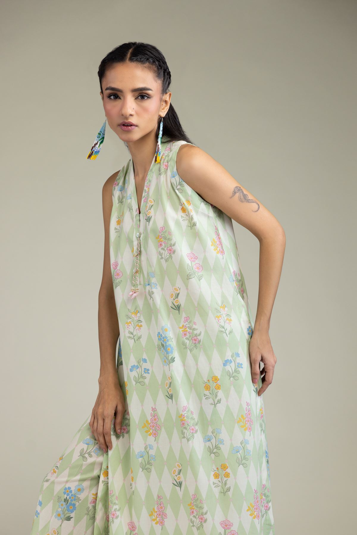 Printed Cambric Sleeveless Floral Kurta - 25-08-12E8-07TB-VG