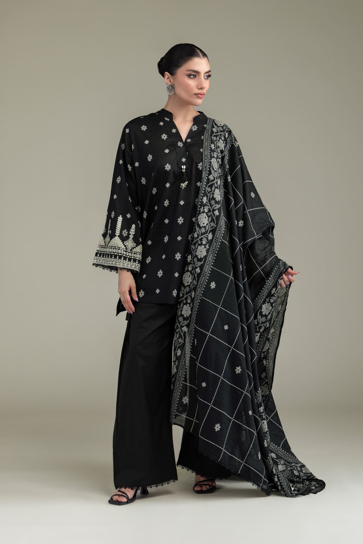 Embroidered Lawn Black Lawn Dupatta - 25-10-12E6-07TA-VG