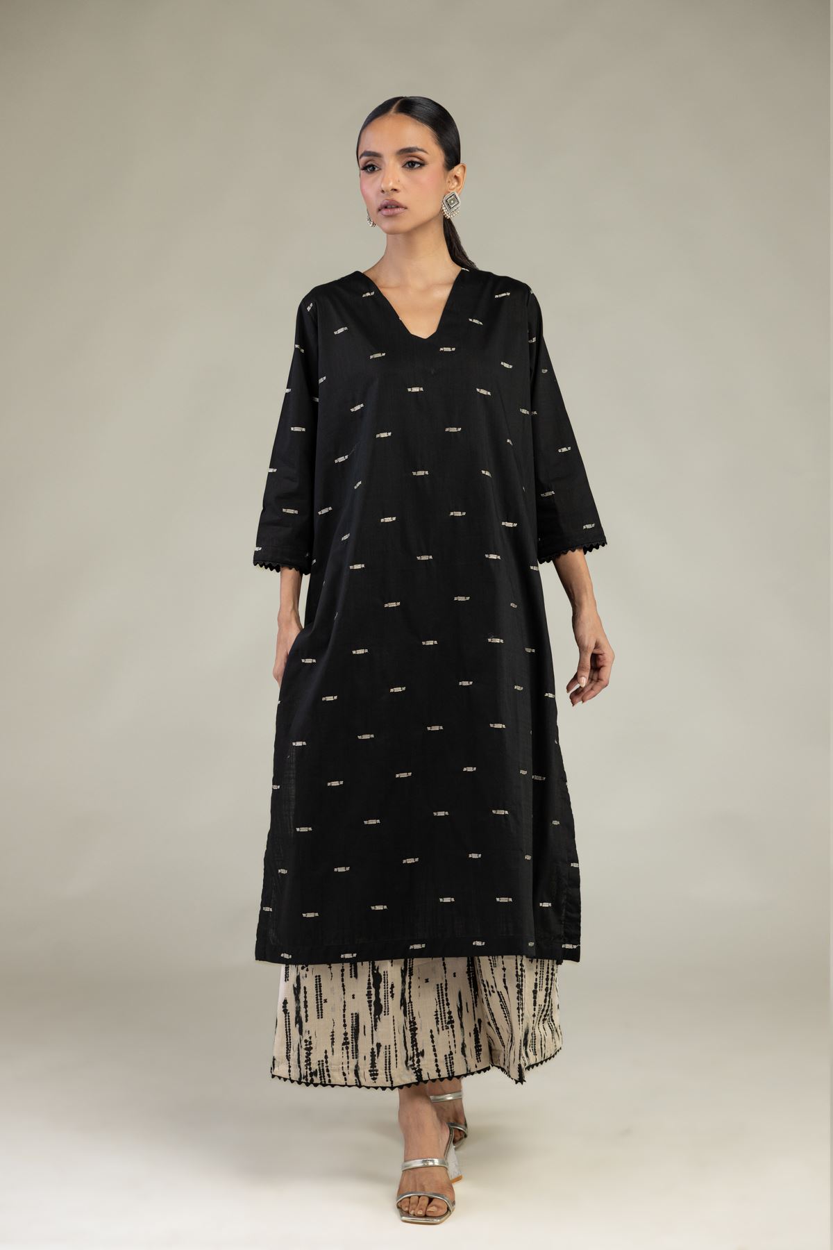 Textured Cotton Embroidered Black V-Neck Kurta - 1-26-226-A-I1-VG