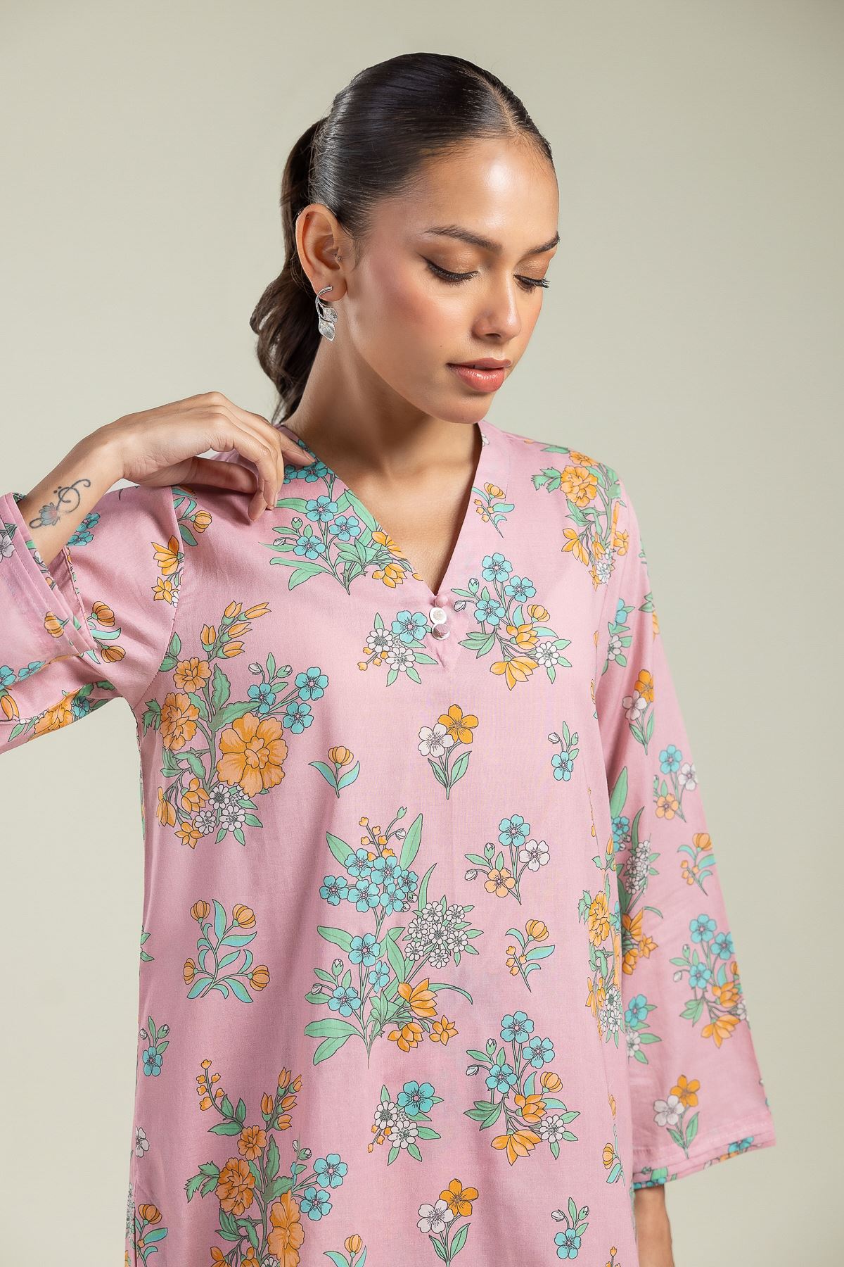 Printed Cambric Floral V-Neck Kurta - 1-26-201-A-C-VG