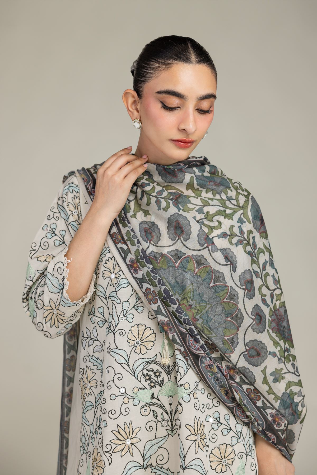 Embroidered Mesuri Floral Mesuri Dupatta - 2-26-210-A-H1-VG