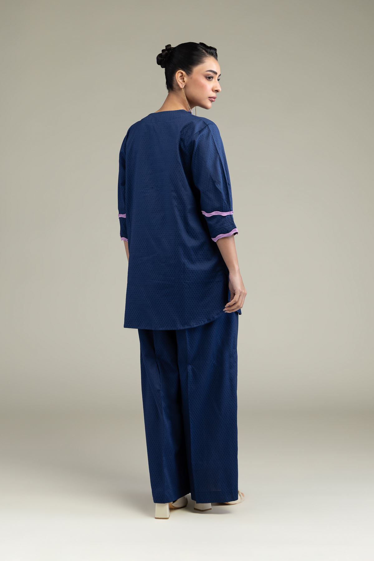 Embroidered Cotton Dobby Floral V-Neck Kurta - 1001941051