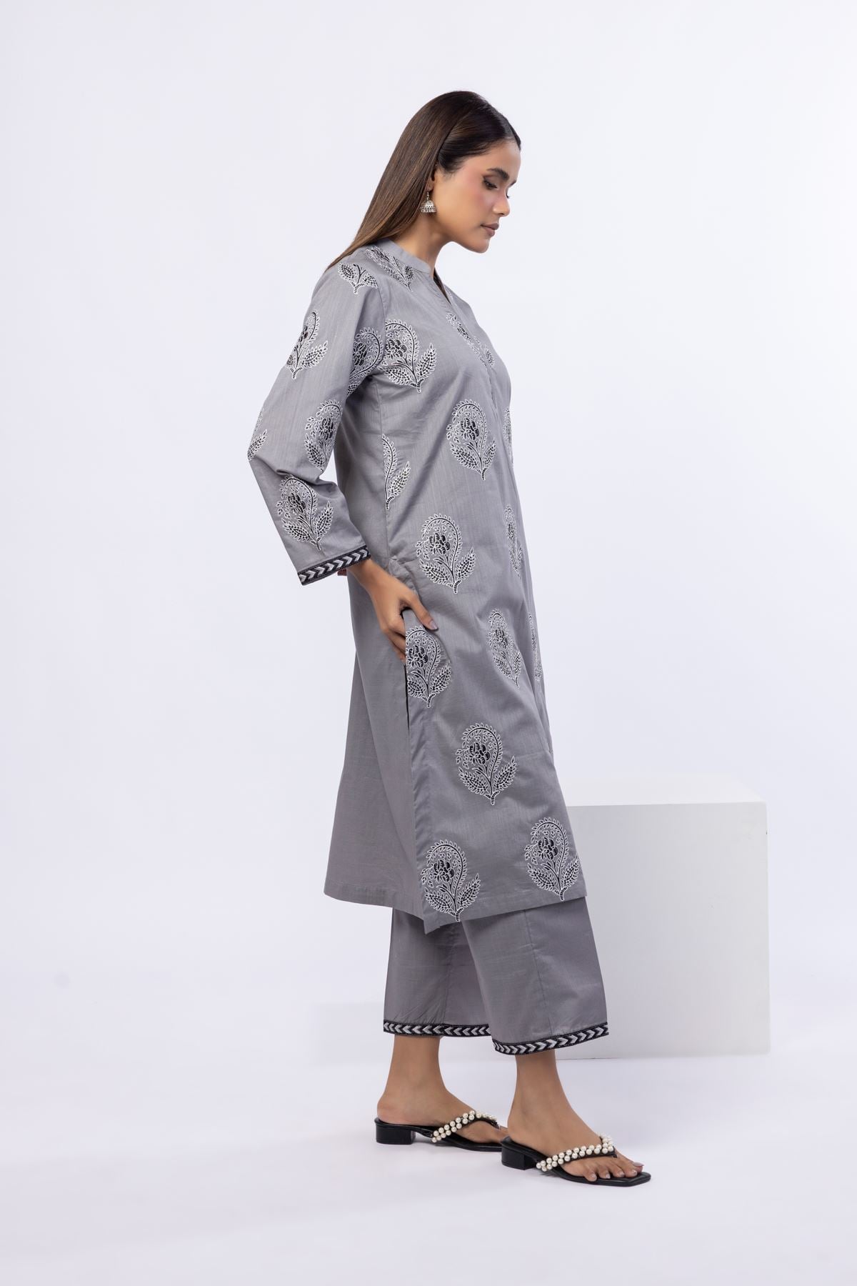 Embroidered Crosshatch Poplin Pants - OTD4-EX25-01BA-VG