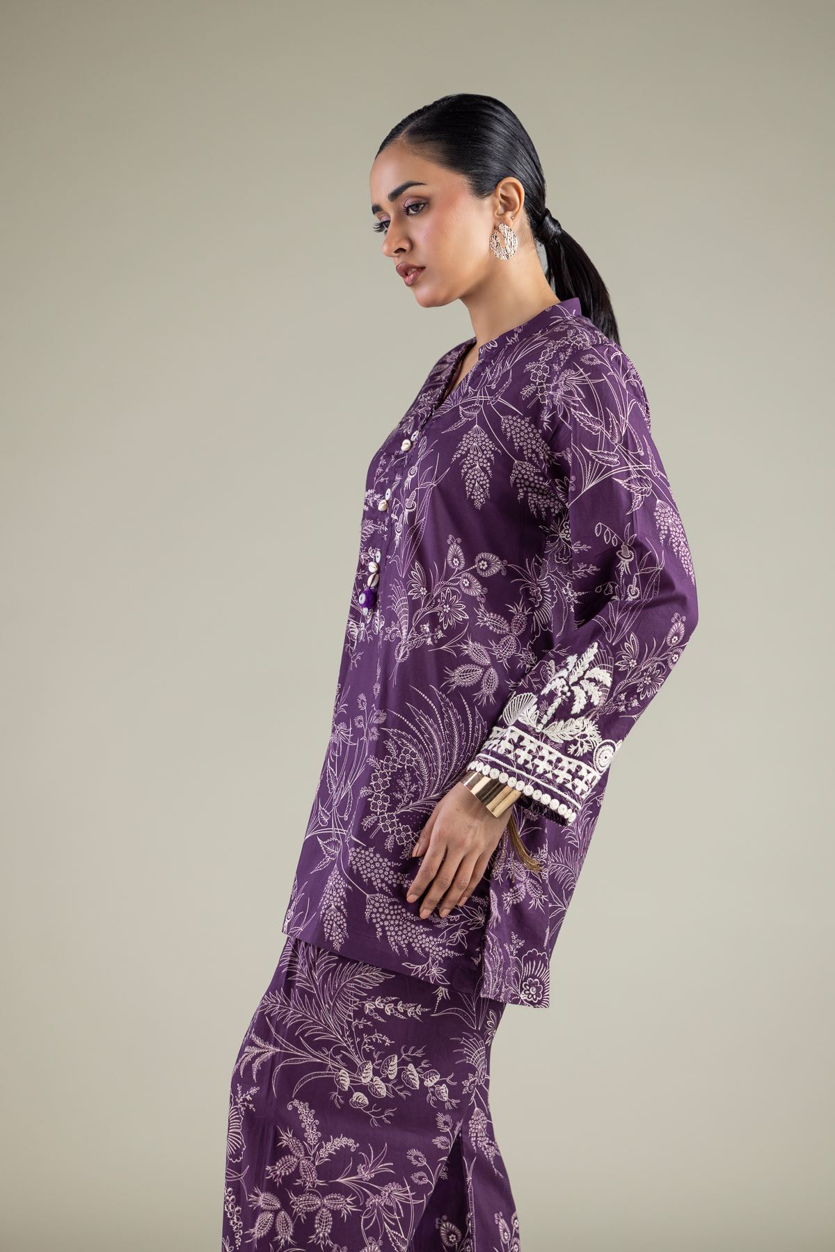 Embroidered Cambric Floral Threadwork Kurta - 25-00-X2-08TB-VG