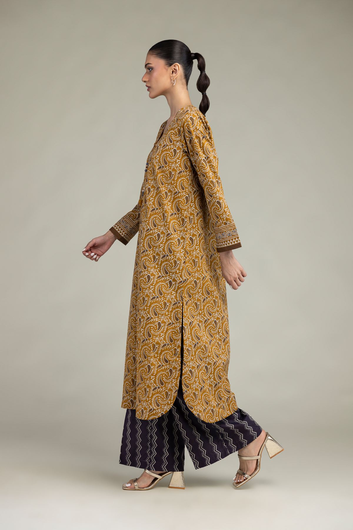 Printed Cambric Paisley V-Neck Kurta - 1-26-310-B-C1-VG