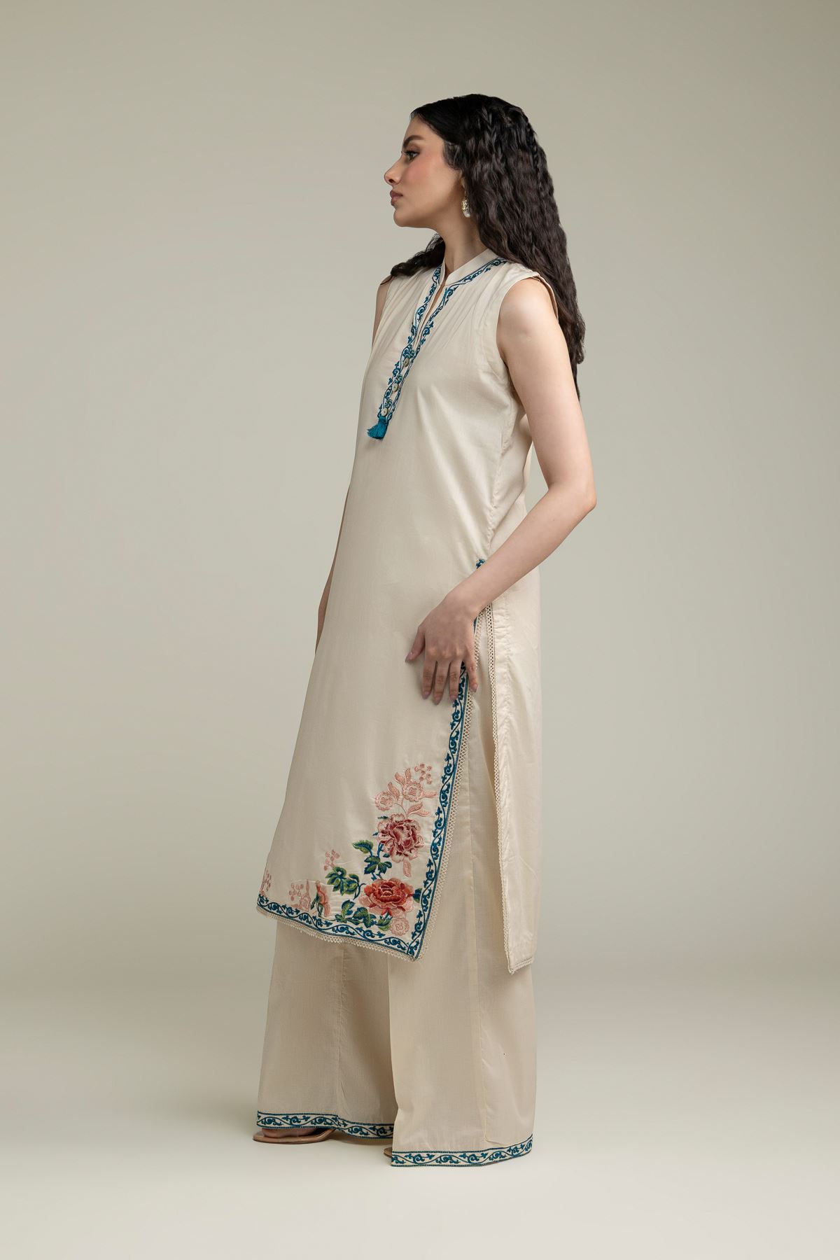 Embroidered Cambric Floral Sleeveless Kurta - 1-26-231-A-F1-VG