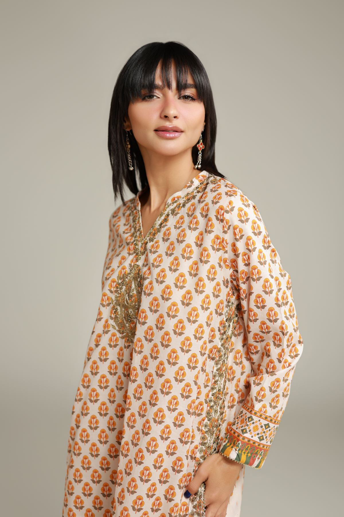 Embroidered Cambric Floral V-Neck Kurta - 26-02-1E13-02TA-VG