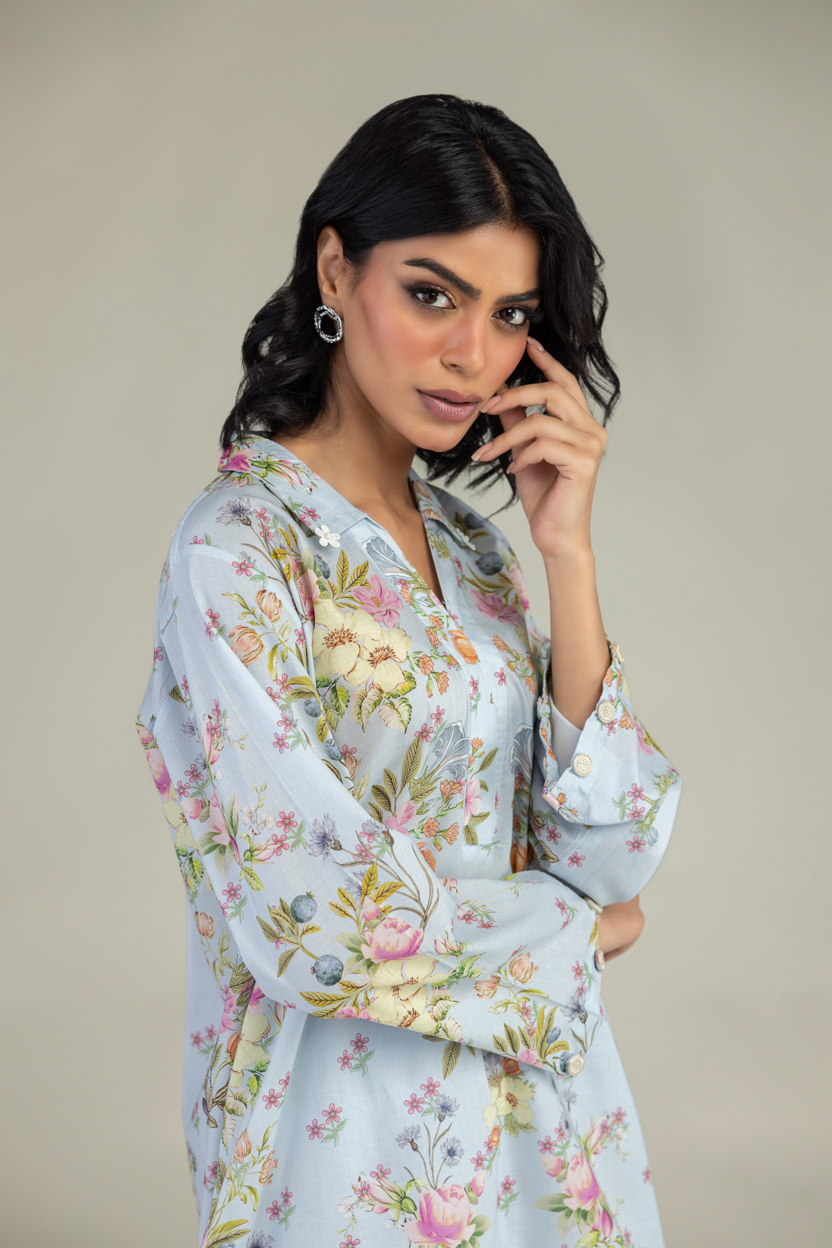 Embroidered Cambric Short V-Neck Kurta - 1-26-240-A-I1-VG