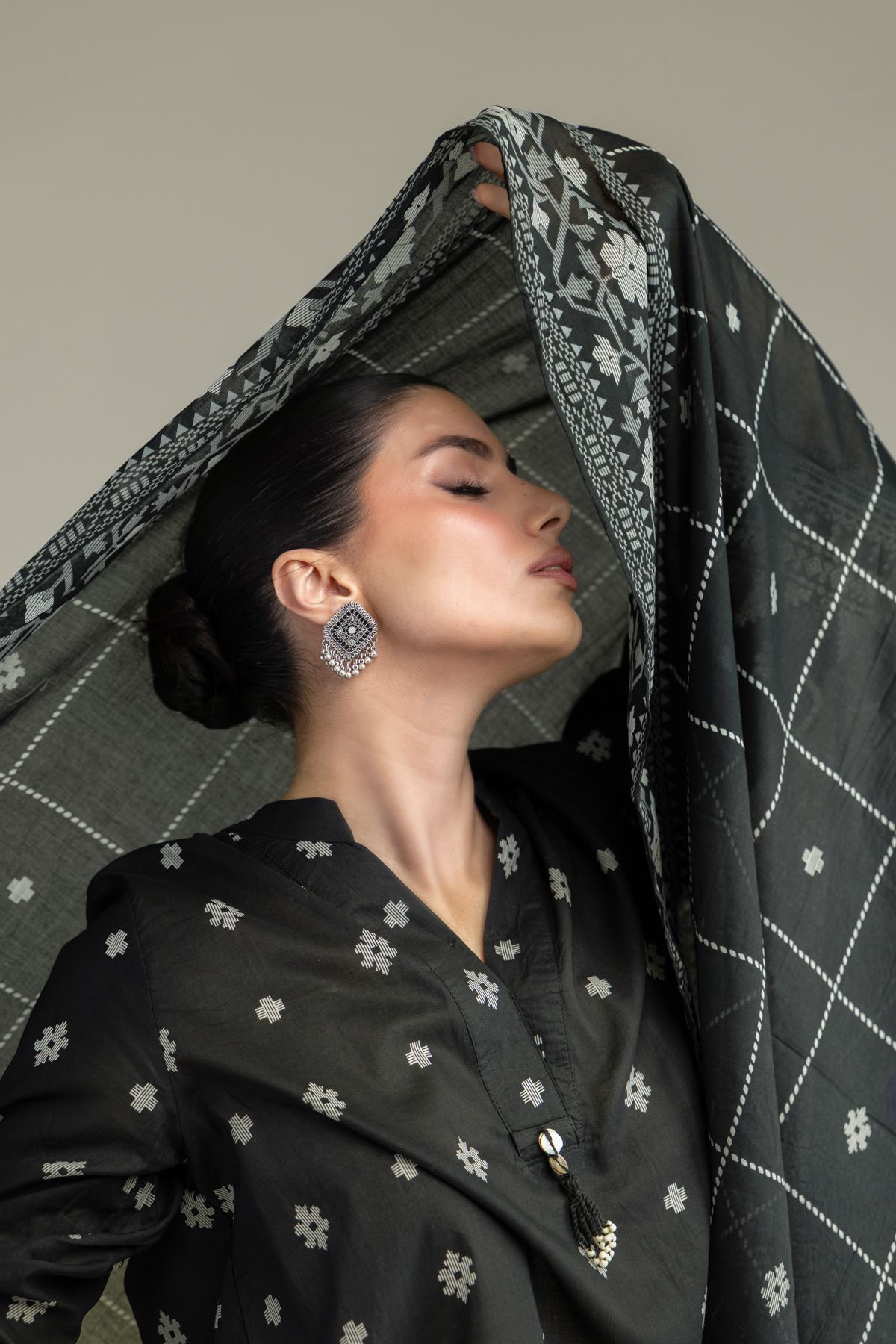 Embroidered Lawn Black Lawn Dupatta - 25-10-12E6-07TA-VG