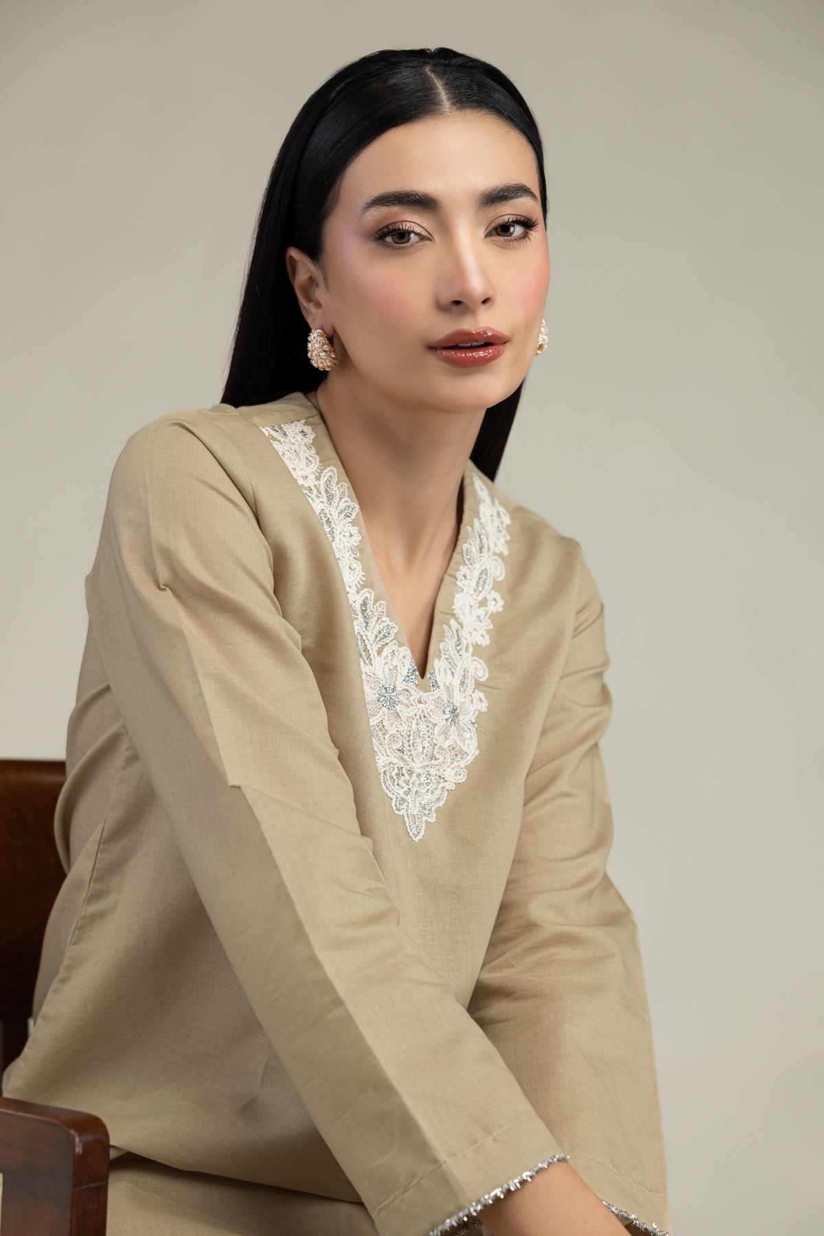 Embroidered Mesuri V-Neck Longline Kurta - 25-09-11E14-03TA-VG