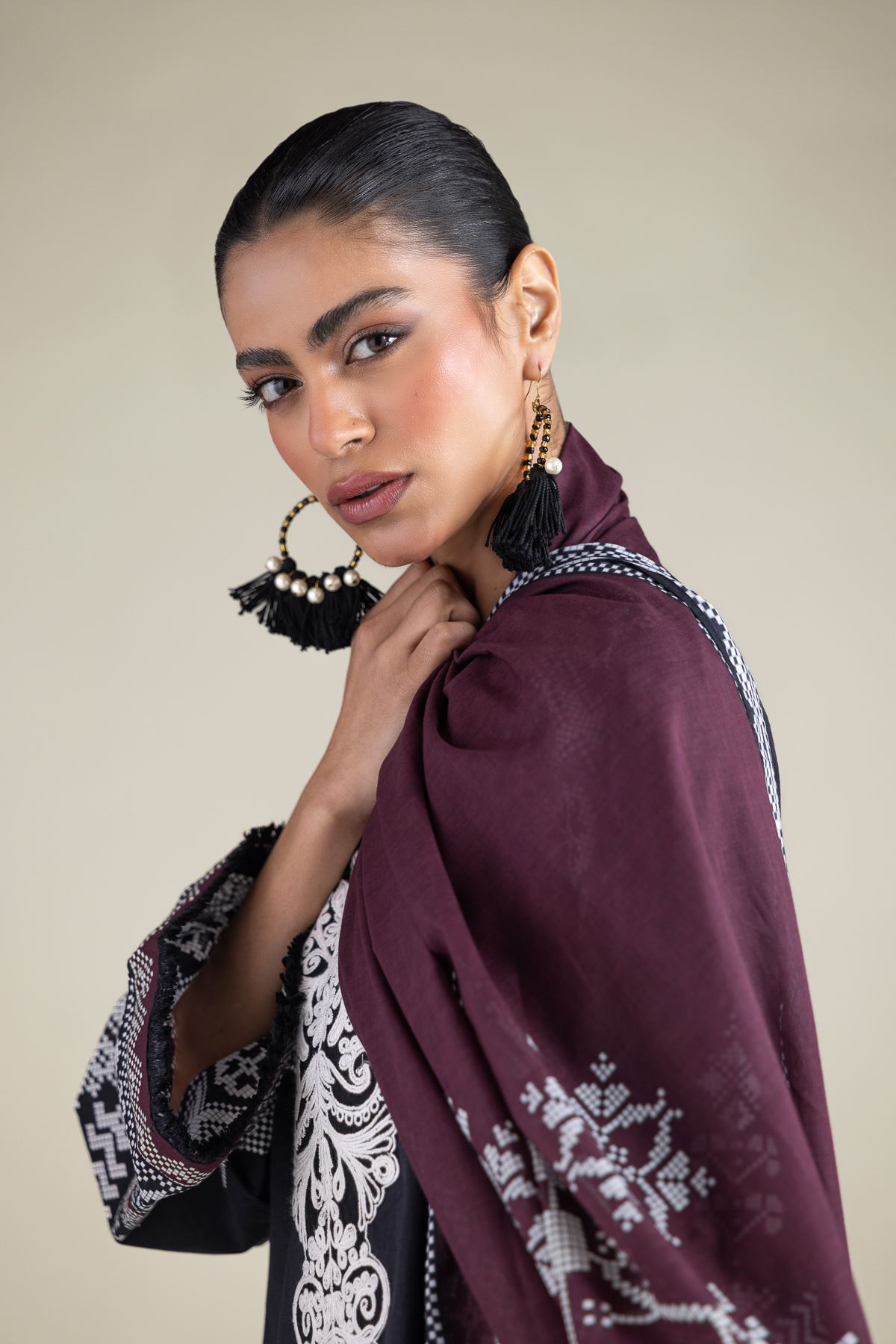 Embroidered Lawn Fabrics 3 Piece - A11-26-116FG1-VG