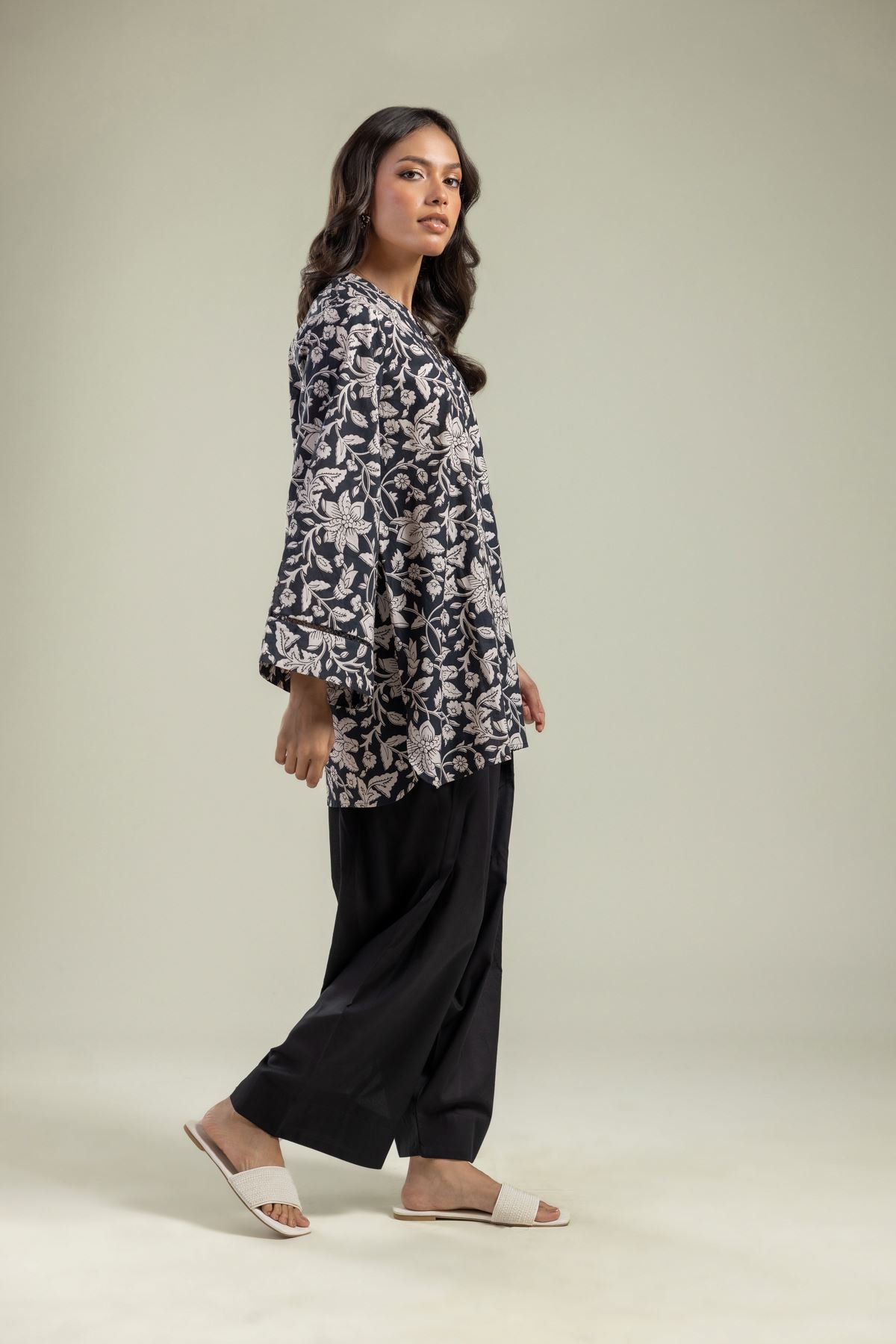Printed Cambric Black Farshi Shalwar - 1-26-201-A-A-VG