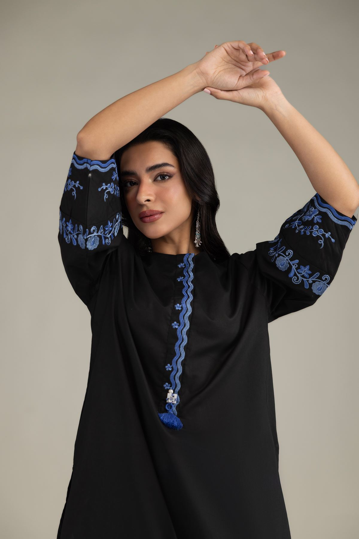 Embroidered Cambric Black Cambric Kurta - 1-26-327-A-H2-VG