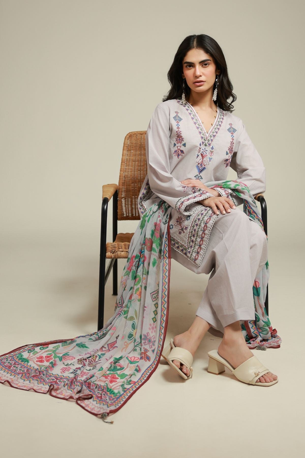 Embroidered Cambric Tailored Cambric 3-Piece - T-A22-26-120FG1-VG