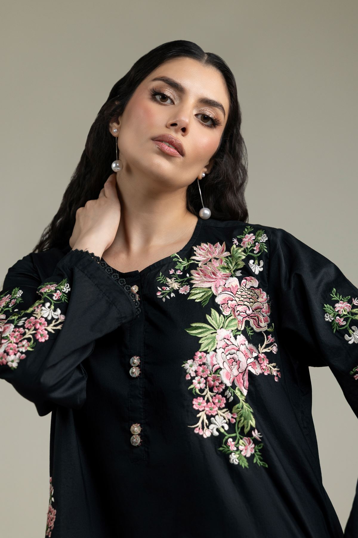 Embroidered Cambric Black Round-Neck Kurta - 25-09-11E14-03TA-VG
