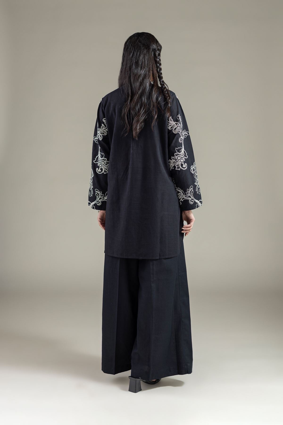 Embroidered Khaddar Kurta - 25-10-12E3-07TA-VG