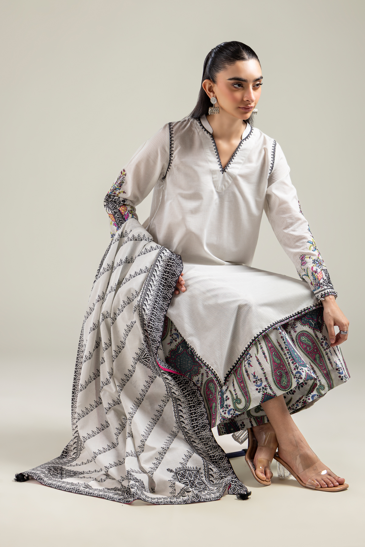 Embroidered Mesuri Geometric Off-White Dupatta - 1-26-142-A-A-VG