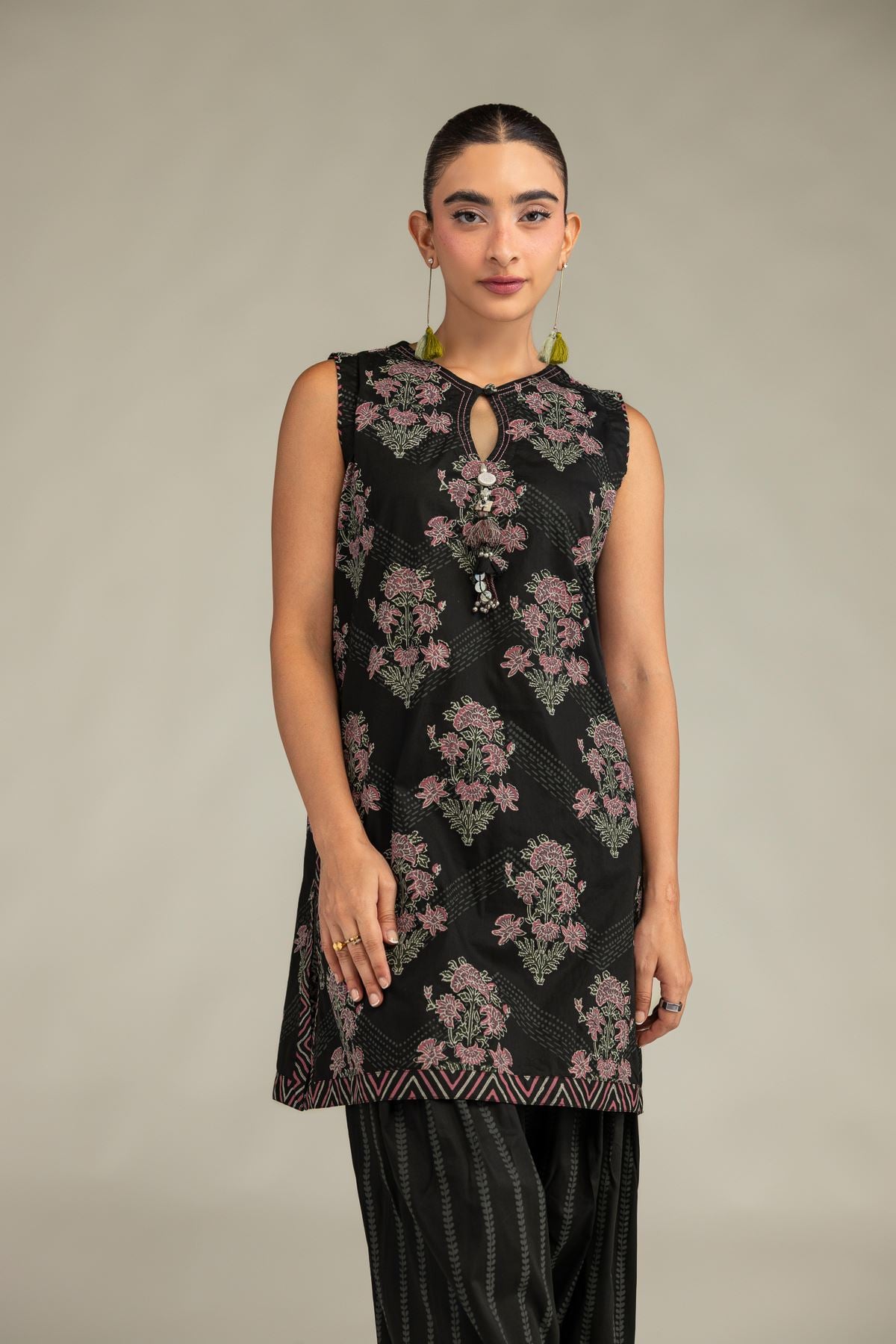 Printed Cambric Black Sleeveless Kurta - 2-26-308-A-G1-VG