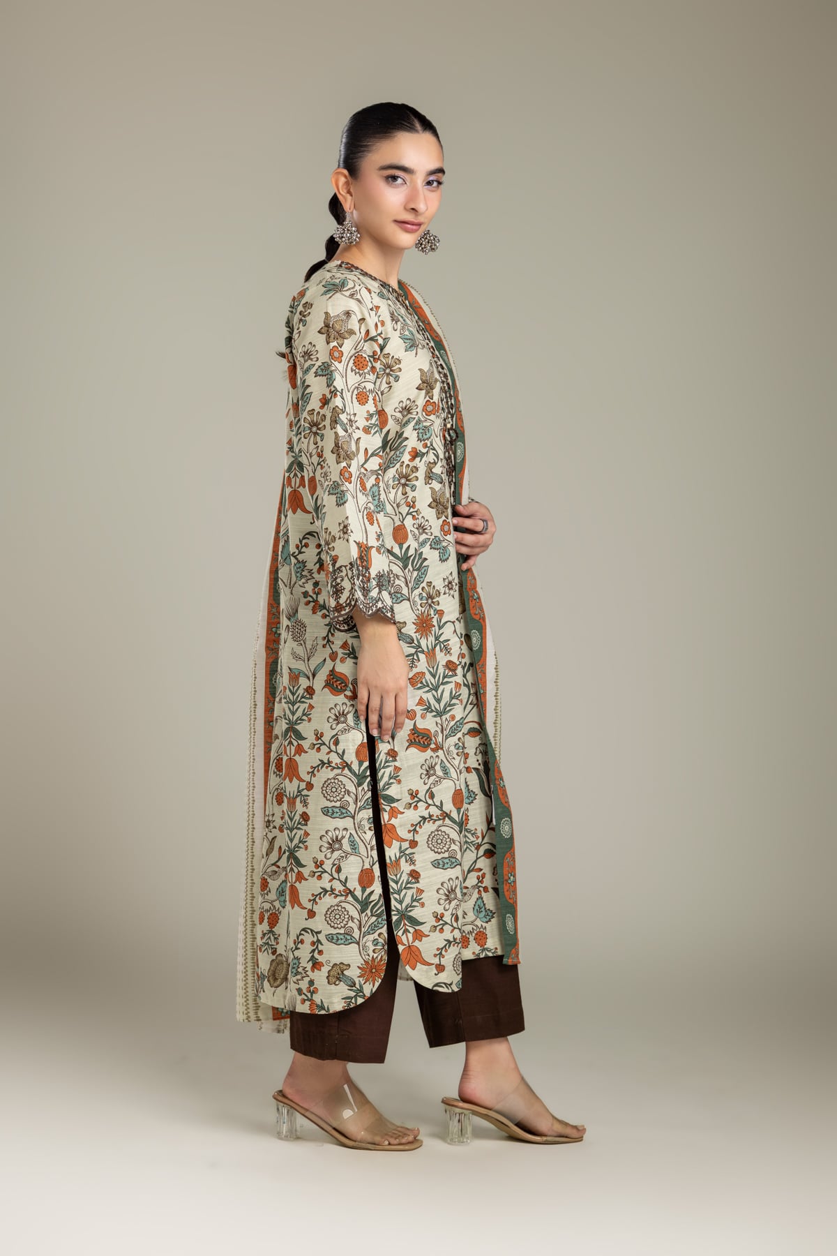 Embroidered Light Khaddar Fabrics 3 Piece - 2-26-202-A-D-VG