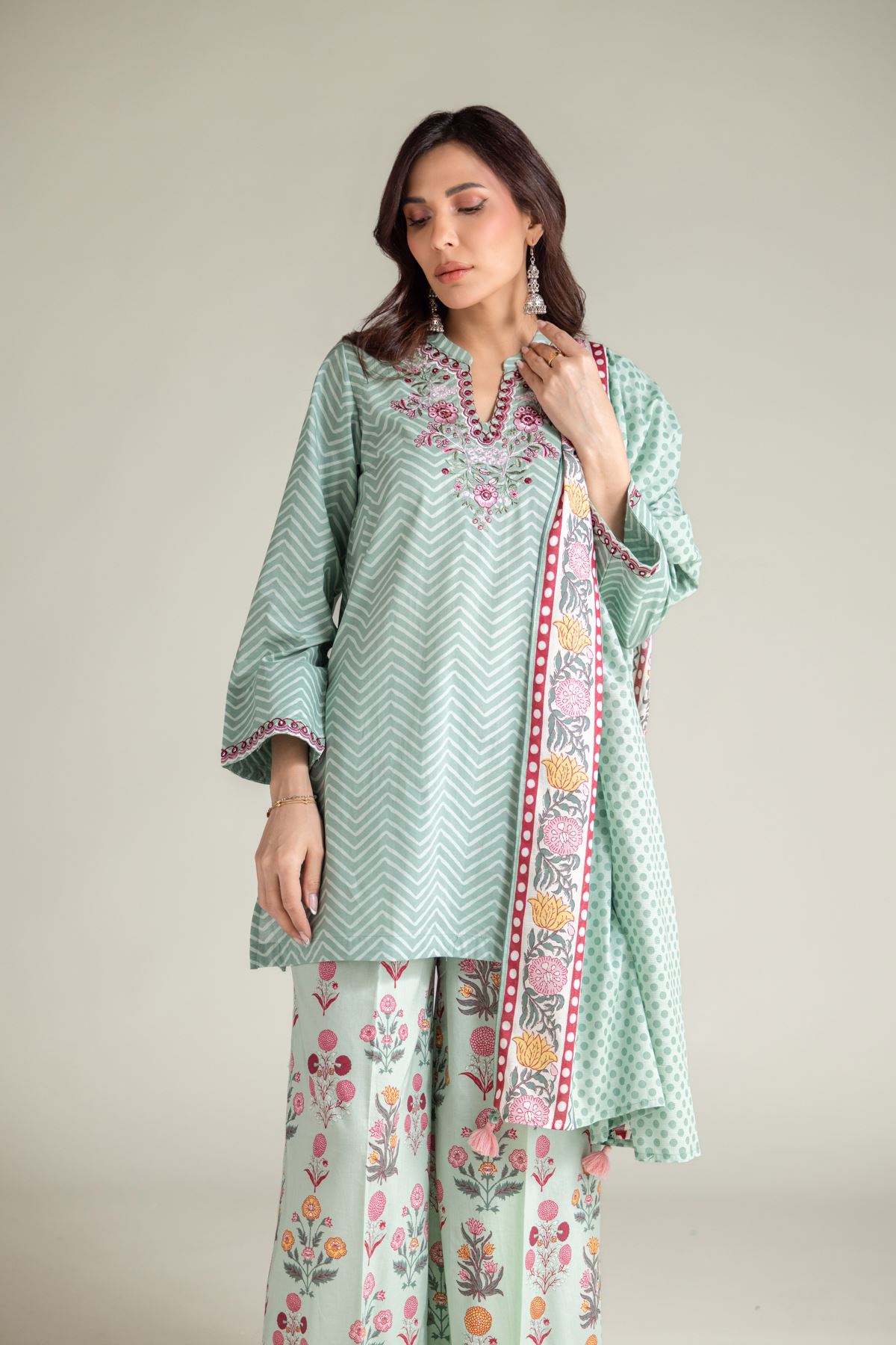 Embroidered Textured Lawn Floral Mint Dupatta - 25-09-10E4-04TB-VG
