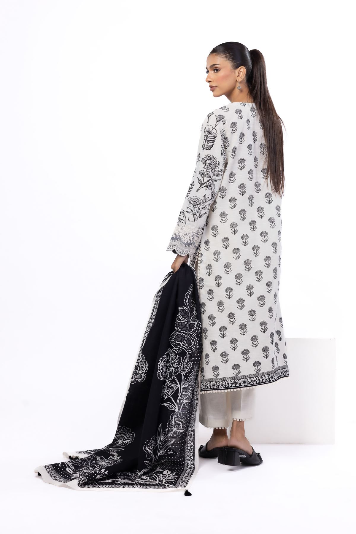 Embroidered Khaddar Fabrics 3 Piece - KN58A-VG