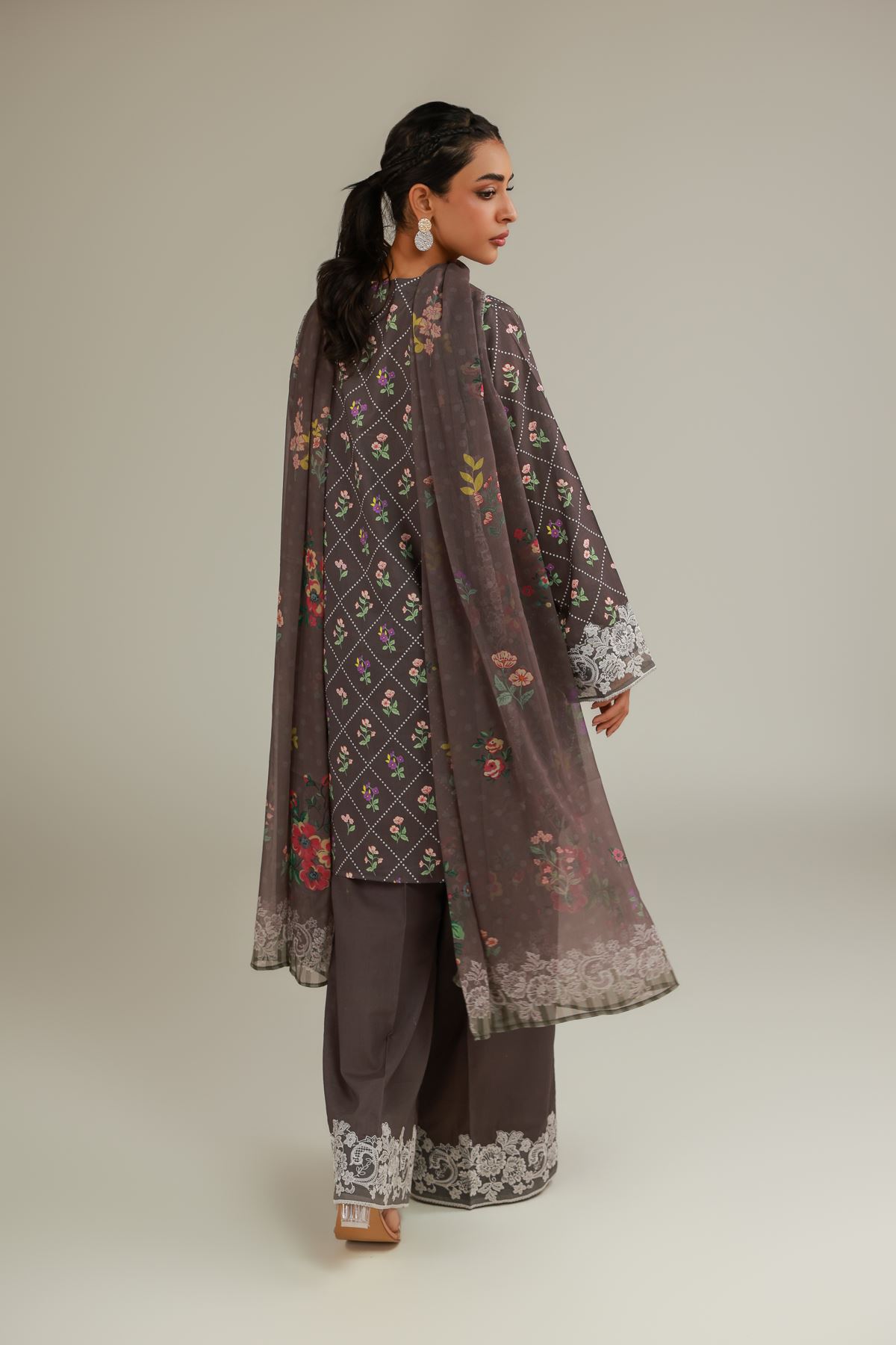 Embroidered Cambric Floral Cambric Tailored - T-A22-26-110FG1-VG