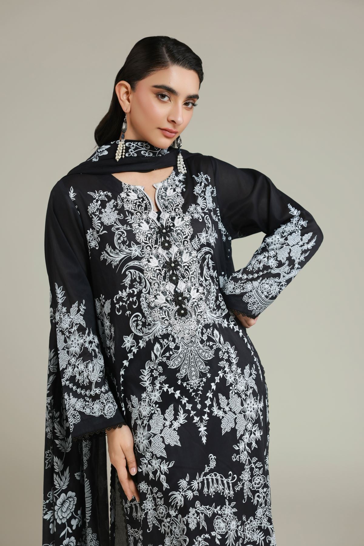 Embroidered Lawn Fabrics 3 Piece - 1001940094