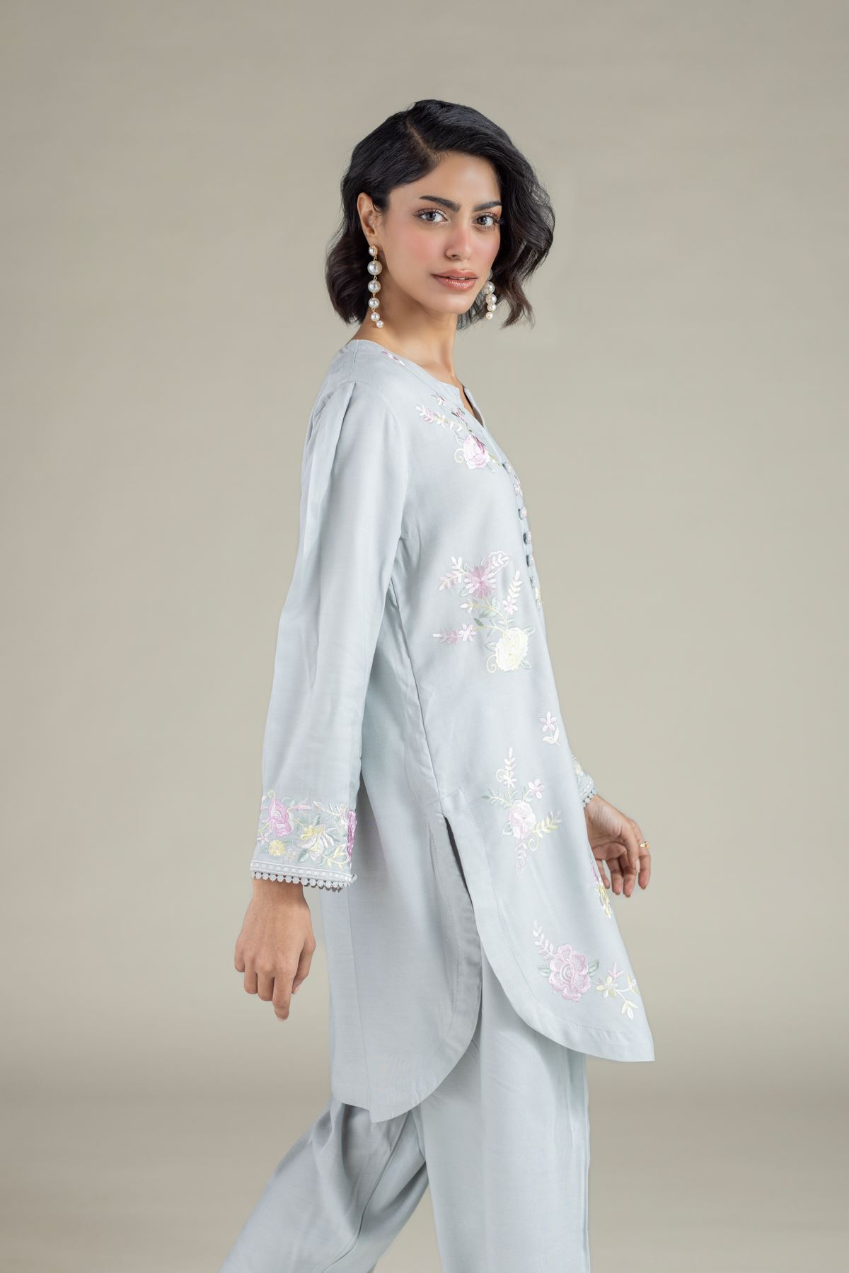 Embroidered Heavy Blended Viscose Floral Threadwork Kurta - 25-10-12E4-05TA-VG
