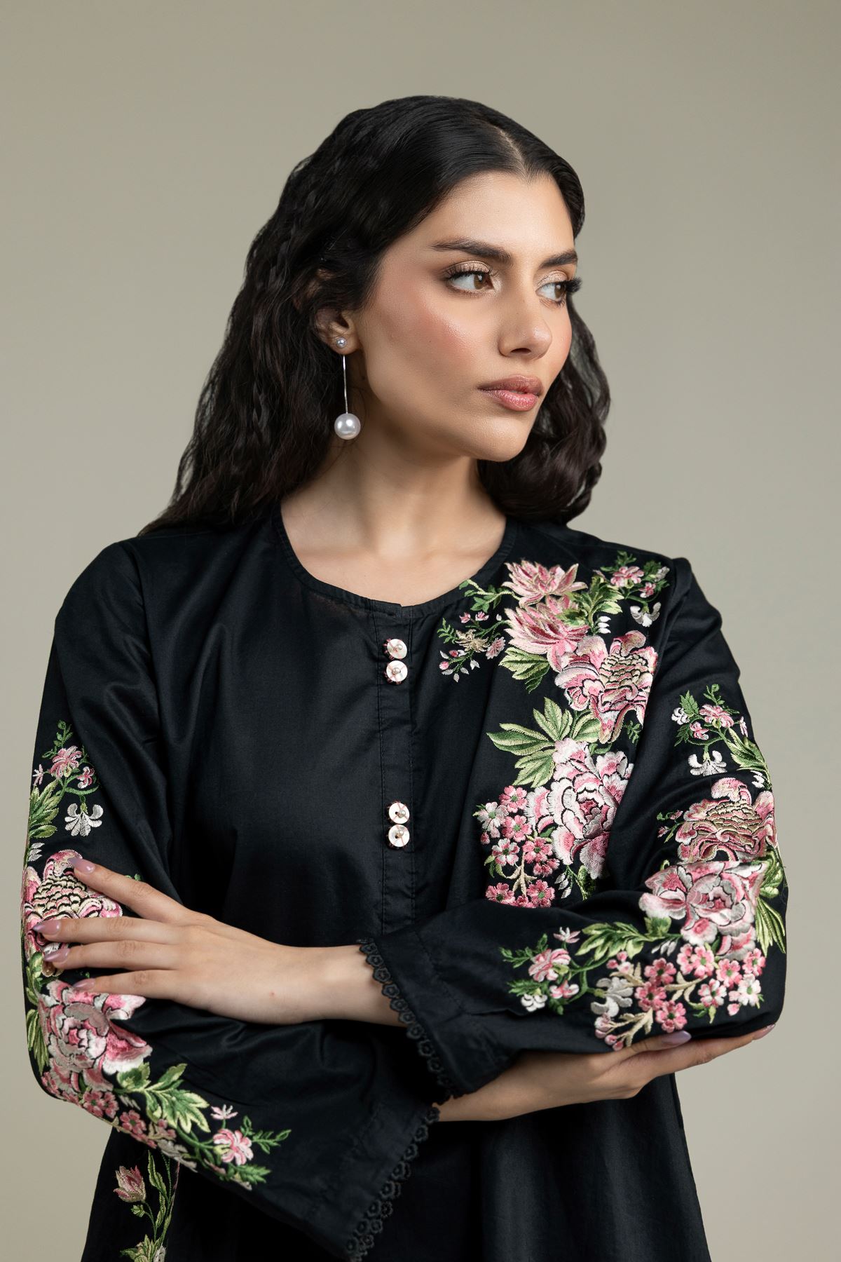 Embroidered Cambric Black Round-Neck Kurta - 25-09-11E14-03TA-VG