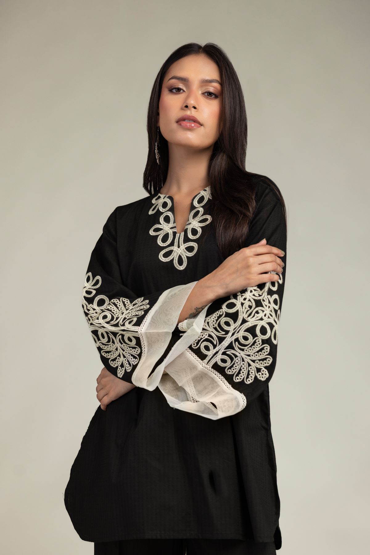 Embroidered Cotton Dobby Black V-Neck Kurta - 5-26-105-F-C-VG