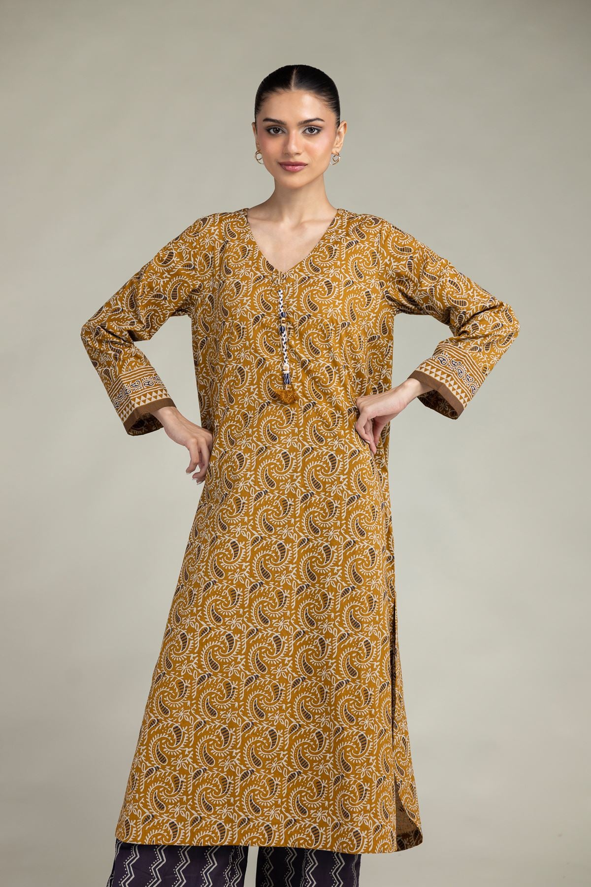 Printed Cambric Paisley V-Neck Kurta - 1-26-310-B-C1-VG