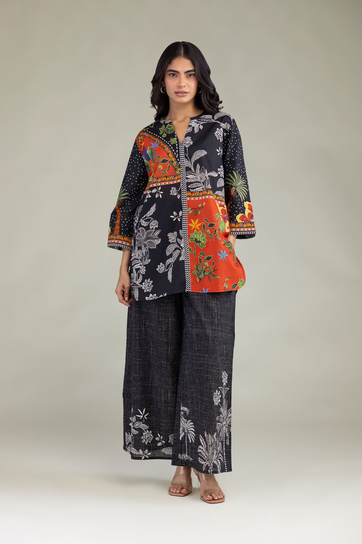 Printed Cambric V-Neck Floral Blouse - 3-26-201-A-A1-VG