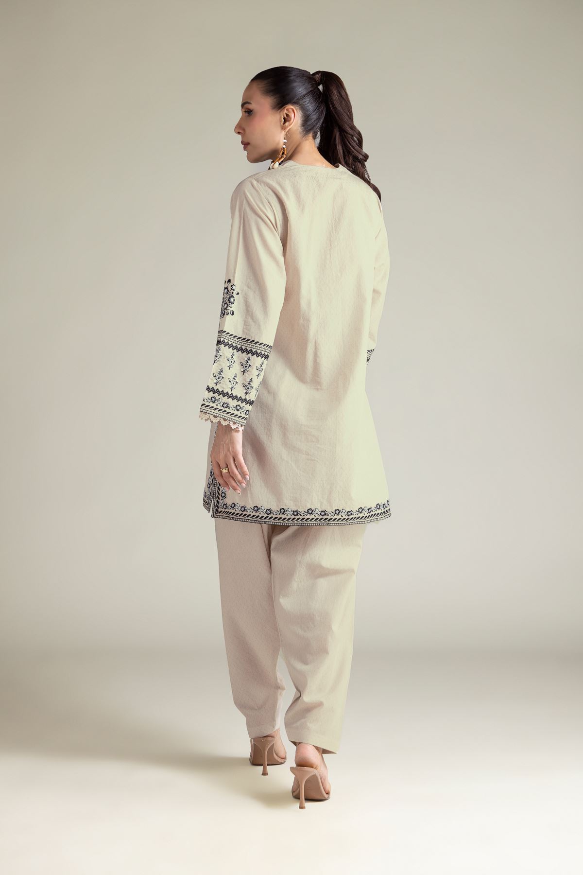 Embroidered Cotton Dobby 2-Piece Tailored Set - 1-26-246-B-I1-VG