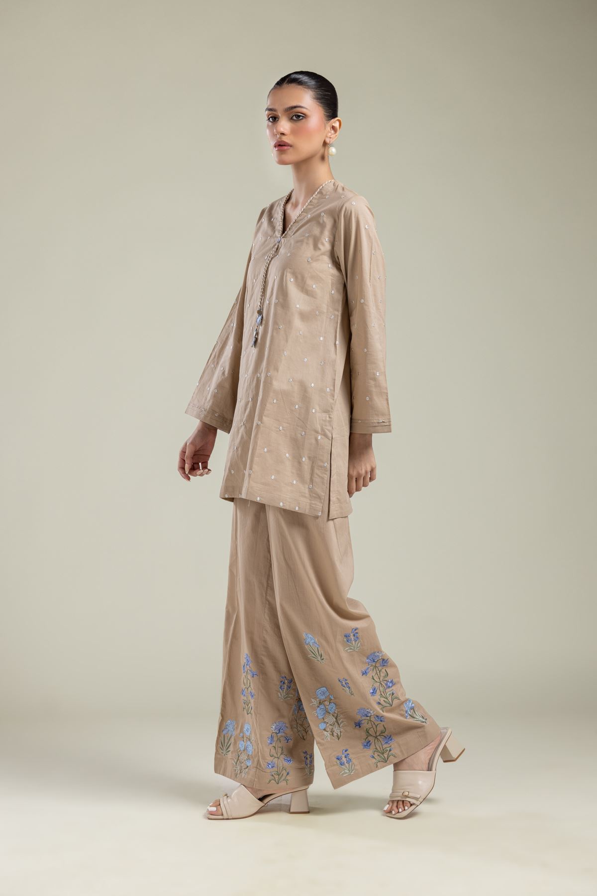 Embroidered Cambric Floral Beige Pants - 25-09-10E4-08TB-VG
