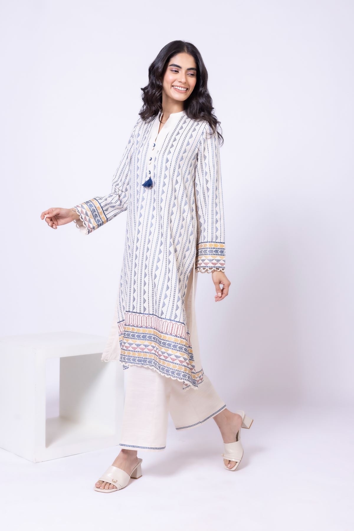 Embroidered Khaddar Kurta - 25-10-10E7-05TA-VG
