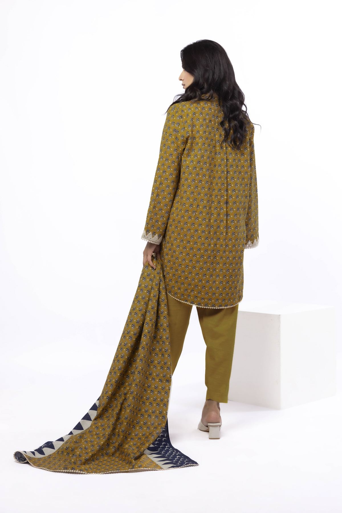 Embroidered Light Khaddar Fabrics 3 Piece - LKW55A-VG