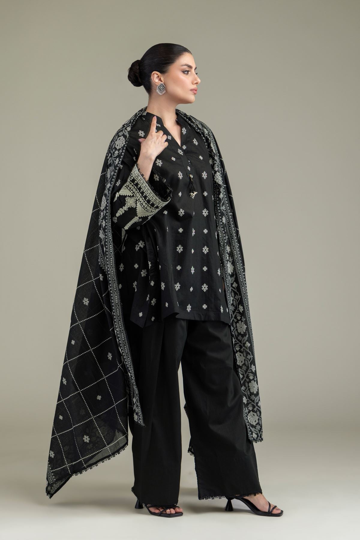Embroidered Cambric Black Cambric Shalwar - 1-26-209-A-I1-VG
