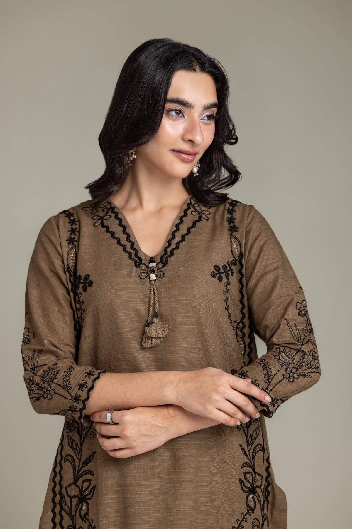 Embroidered Light Khaddar Kurta - 2-26-202-A-D-VG
