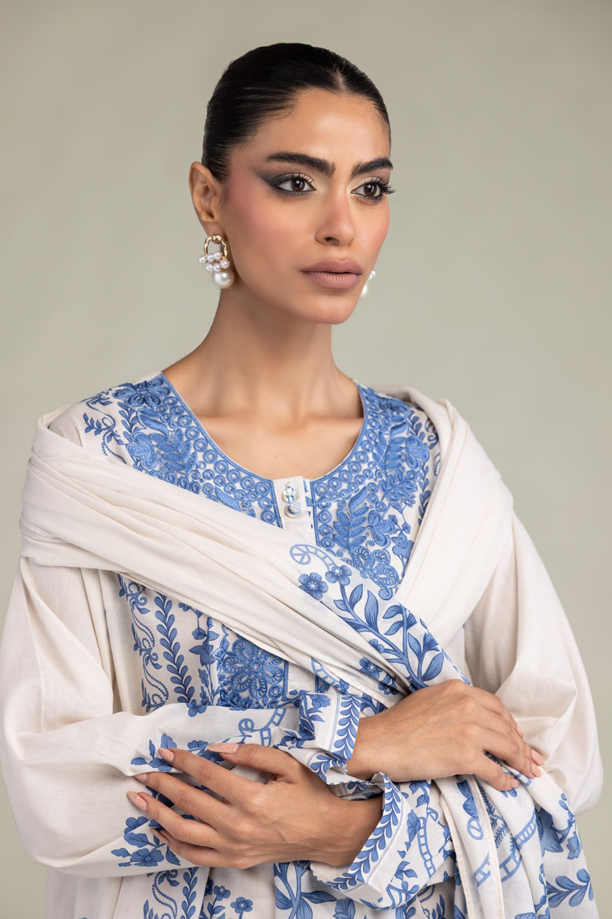 Embroidered Lawn Tailored 3-Piece Lawn - 1-26-102-A-F-VG